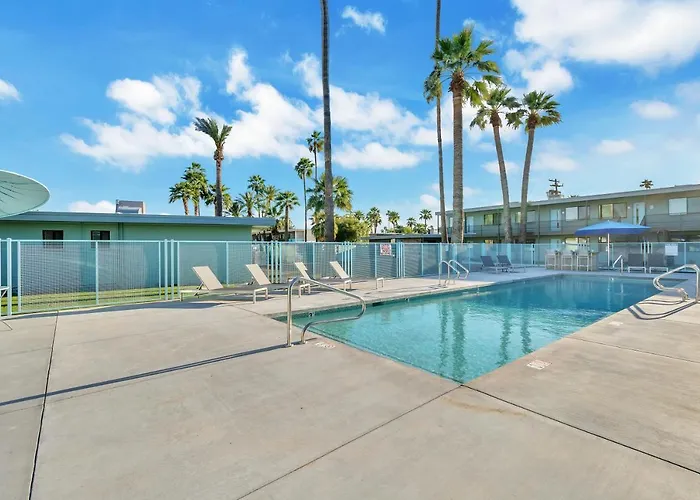 Modern Contemporary Ot With Heated Pool *