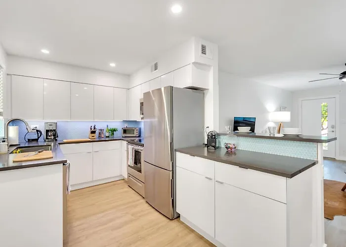 Apartment Modern Contemporary Ot With Heated Pool